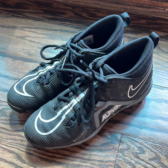 Nike Alpha Boys Football Cleats sz 5 - Picture 1 of 7